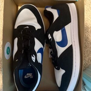Nike SB Men's Black and White Sneakers with Blue Accents